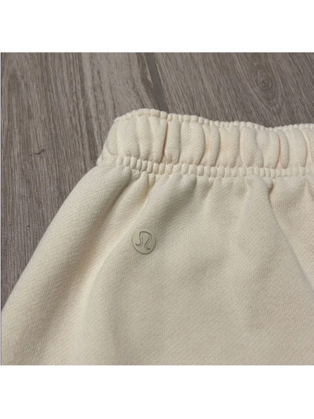 Lululemon Scuba Oversized Sweat Shorts Graphic Butter Cream 7